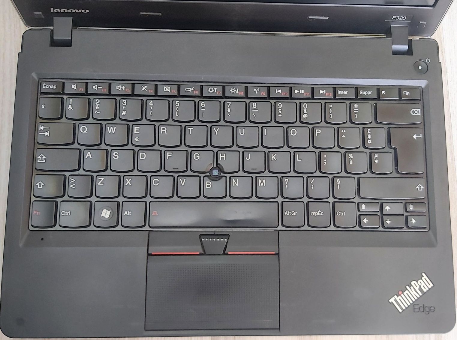 Vând laptop Lenovo ThinkPad Edge E320 procesor i3 windows 10