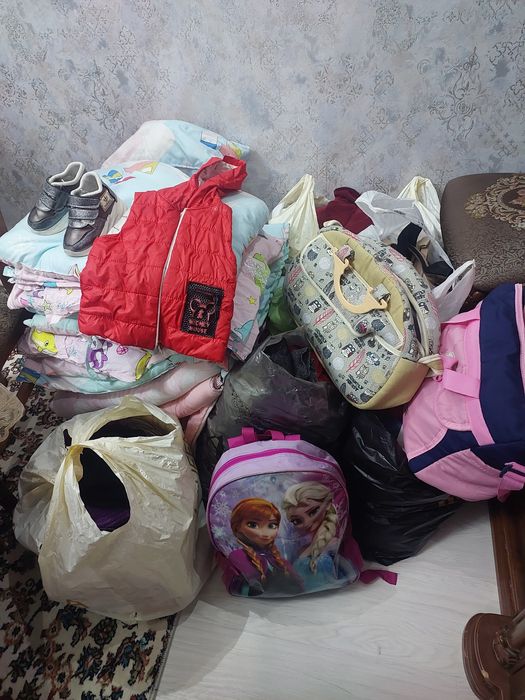 Detiski kiyimla bor 1 ta salafan kotalaniki