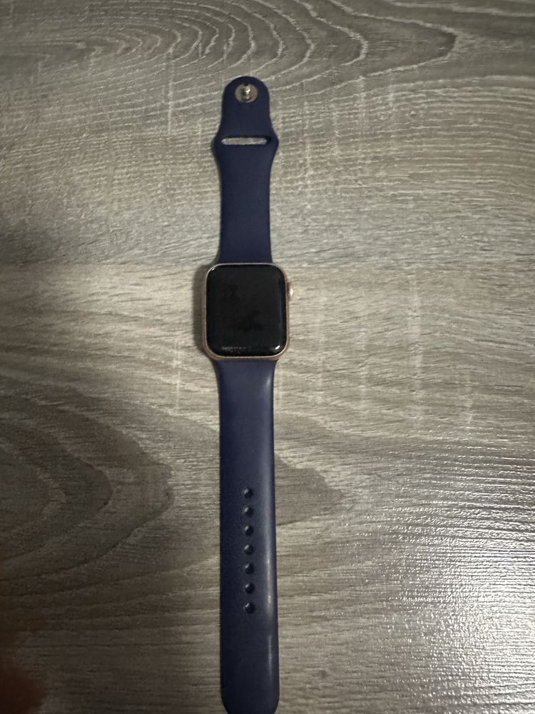 Продам Apple watch series 5