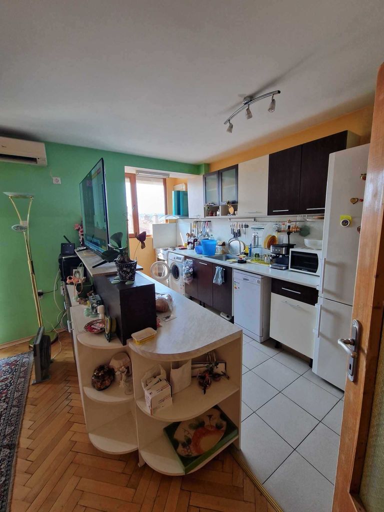 Продава се Тристаен апартамент в Плевен, Идеален център - 110 кв.м за 1137 €/кв.м - Снимка #2