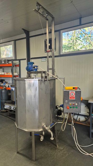 Oală (vas) inox 400L cu omogenizare, scripete electric și încălzire