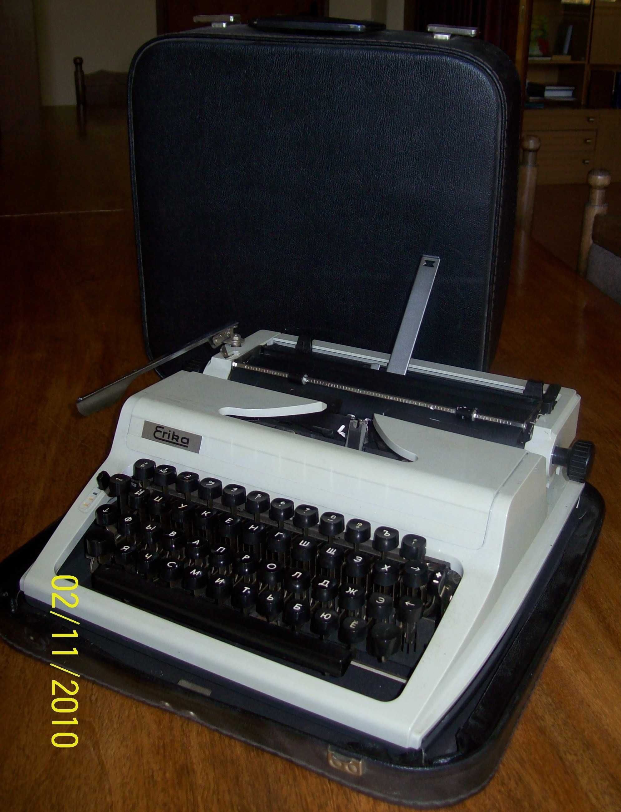Немска (DDR) пишеща машина ERIKA (1980 г.) с руска литерация