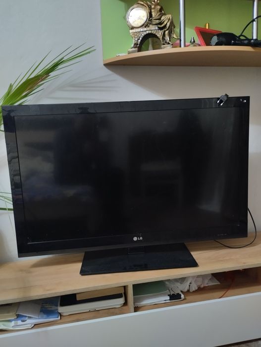 Продам телевизор LG