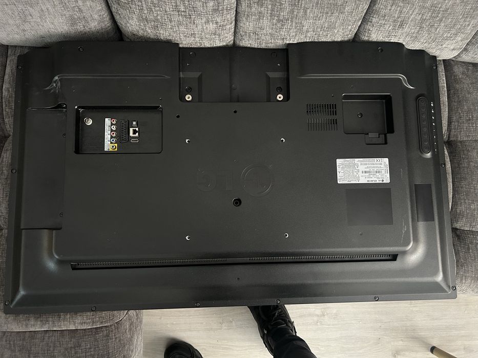 Vand Tv LG utilizat foarte putin ca nou in conditi foarte bune