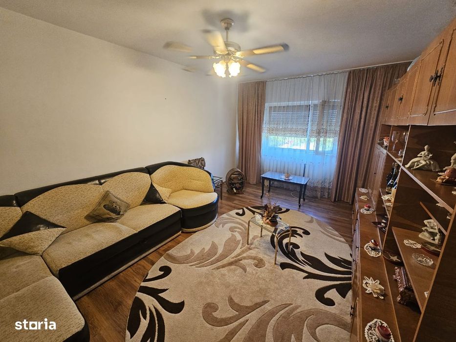 Apartament cu 3 camere, de vânzare în Curtea de Argeș
