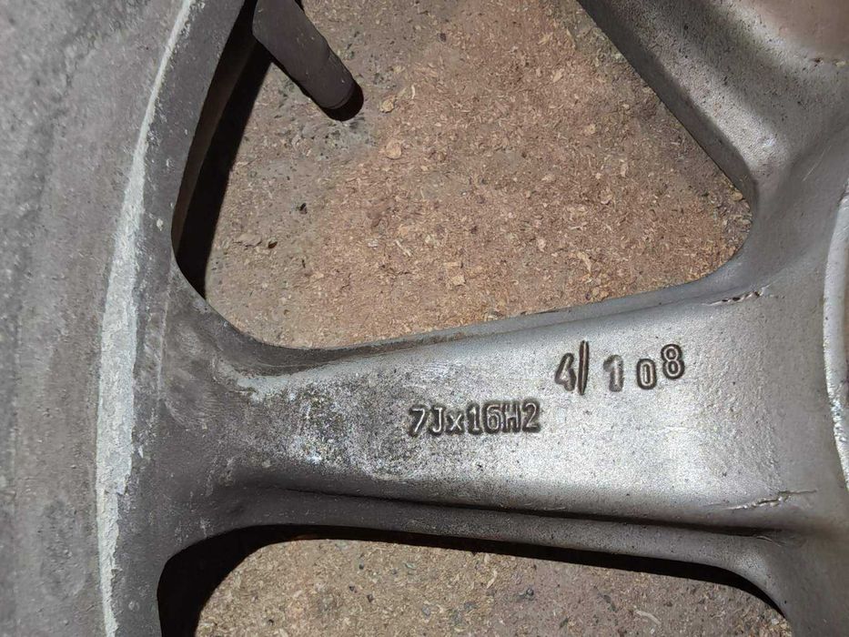 Продавам зимни гуми с джанти  4Х108/16 за Citroen C4/ Peugeot