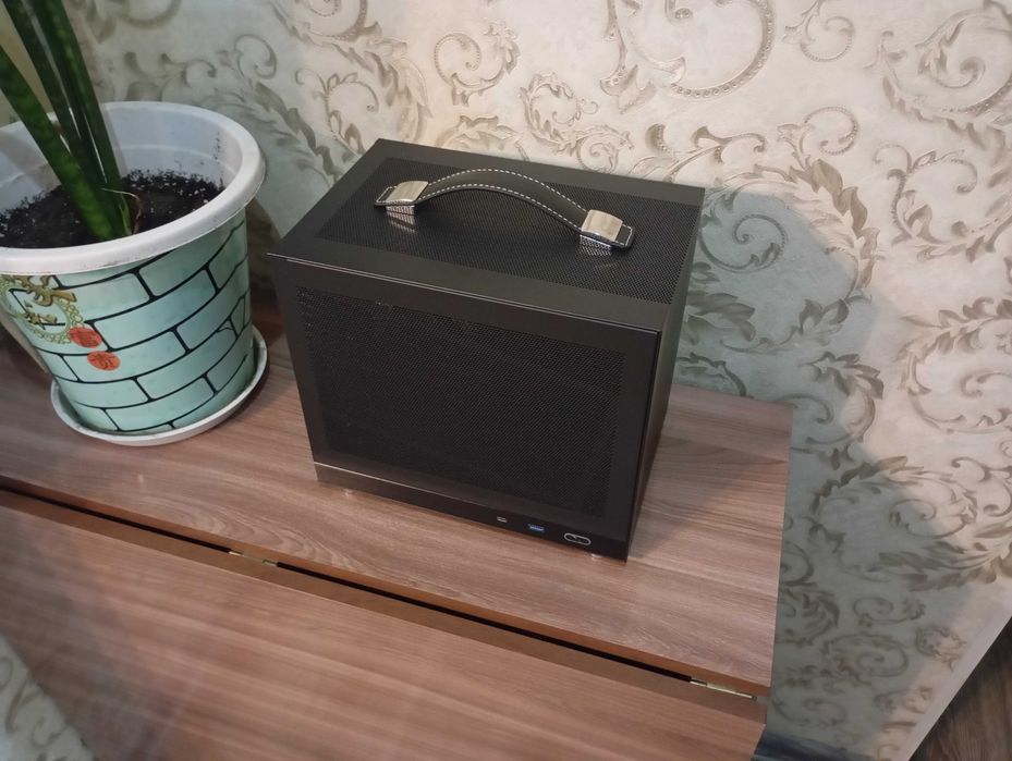 Корпус Shiny Snake G200 mini itx