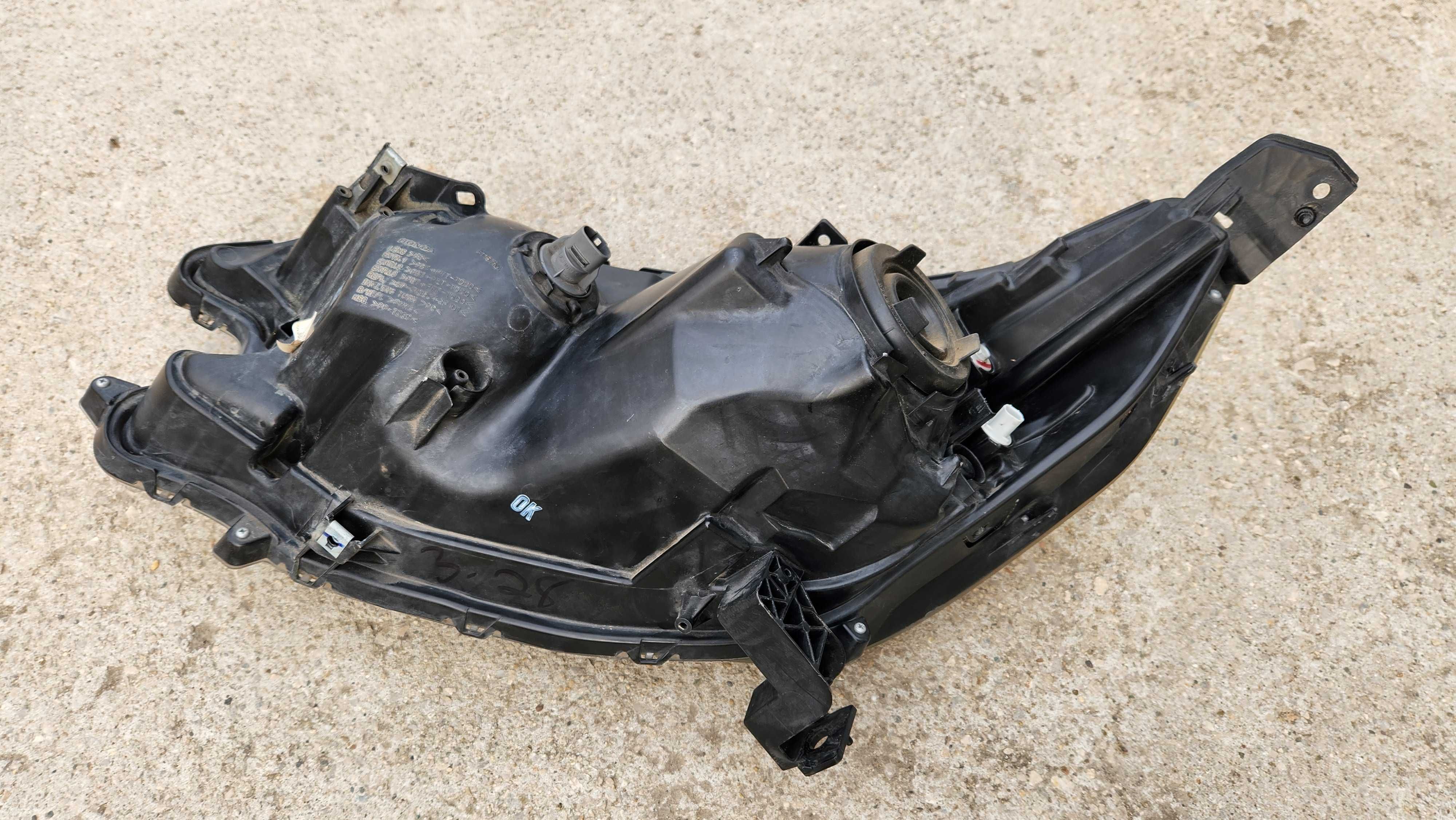 Продавам оригинални фарове за Honda CR-V 4; 2012-2015