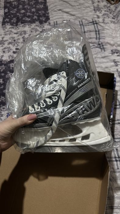 Продам детские коньки