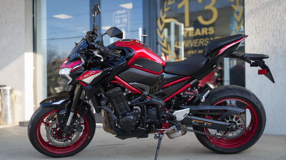 Kawasaki Z900 2024 rosu