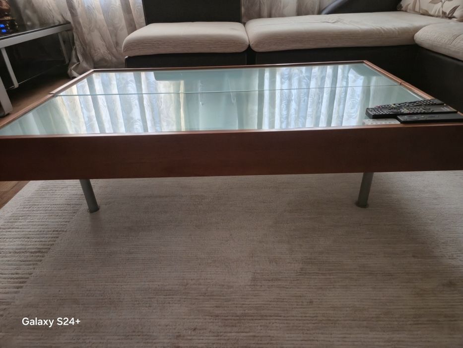 Продам гарнитур столовая, производство Италия