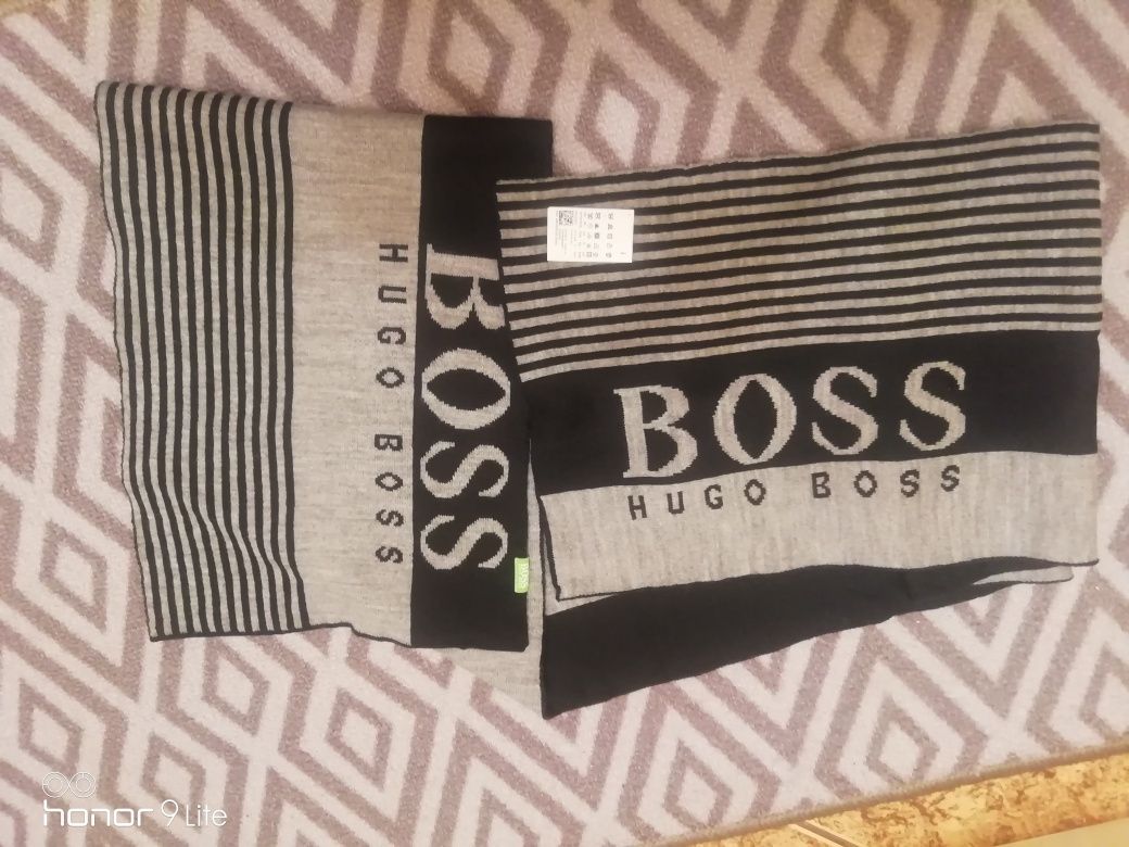 Мъжки шал Hugo Boss нов