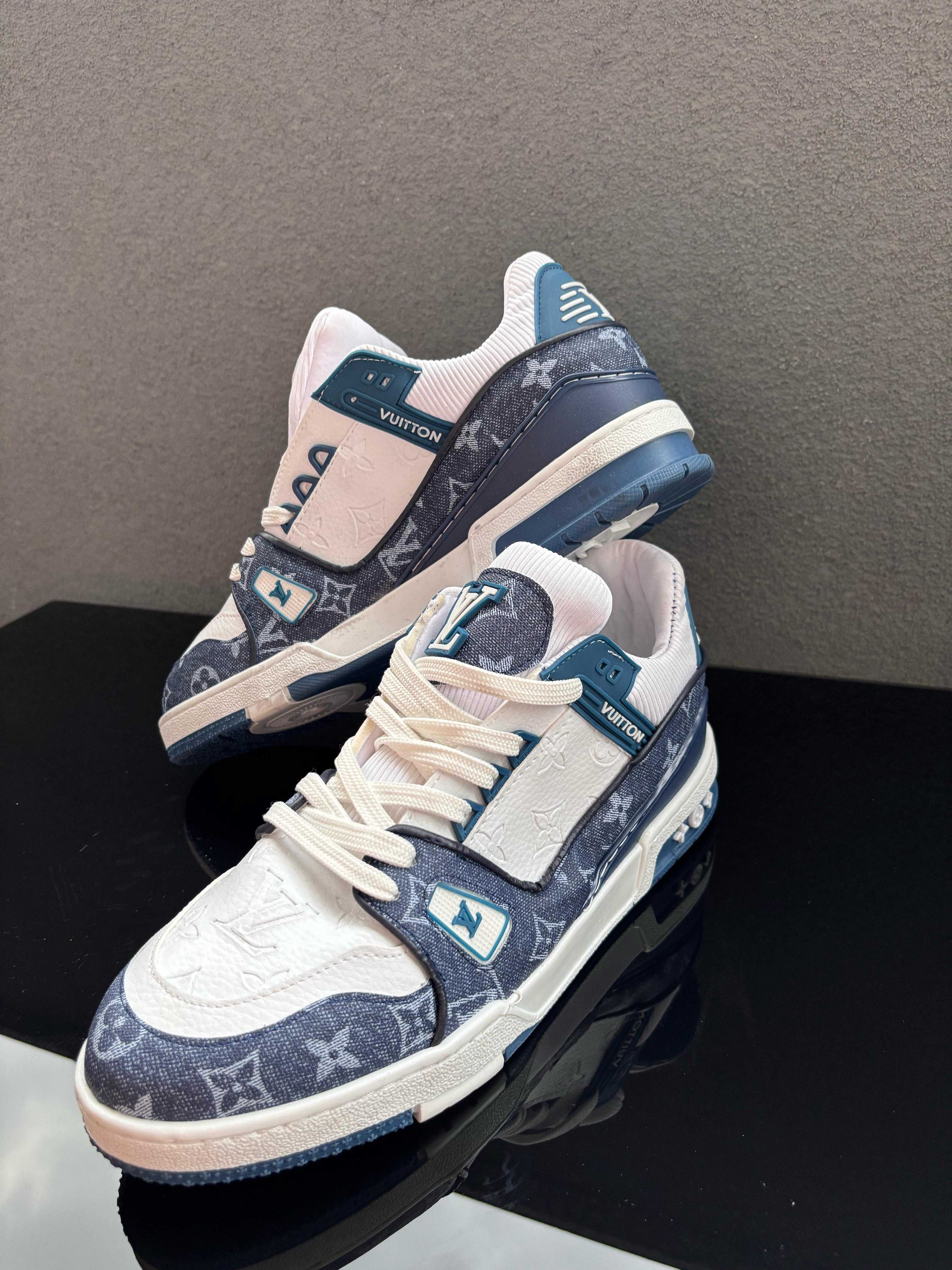 Adidași mărimea 45 – noi, nepurtați