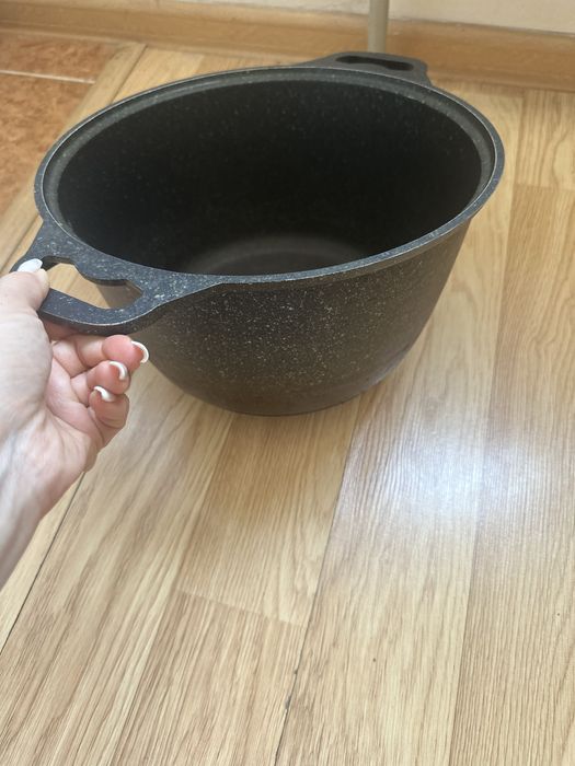 Продам казан, манотоварку, приборы