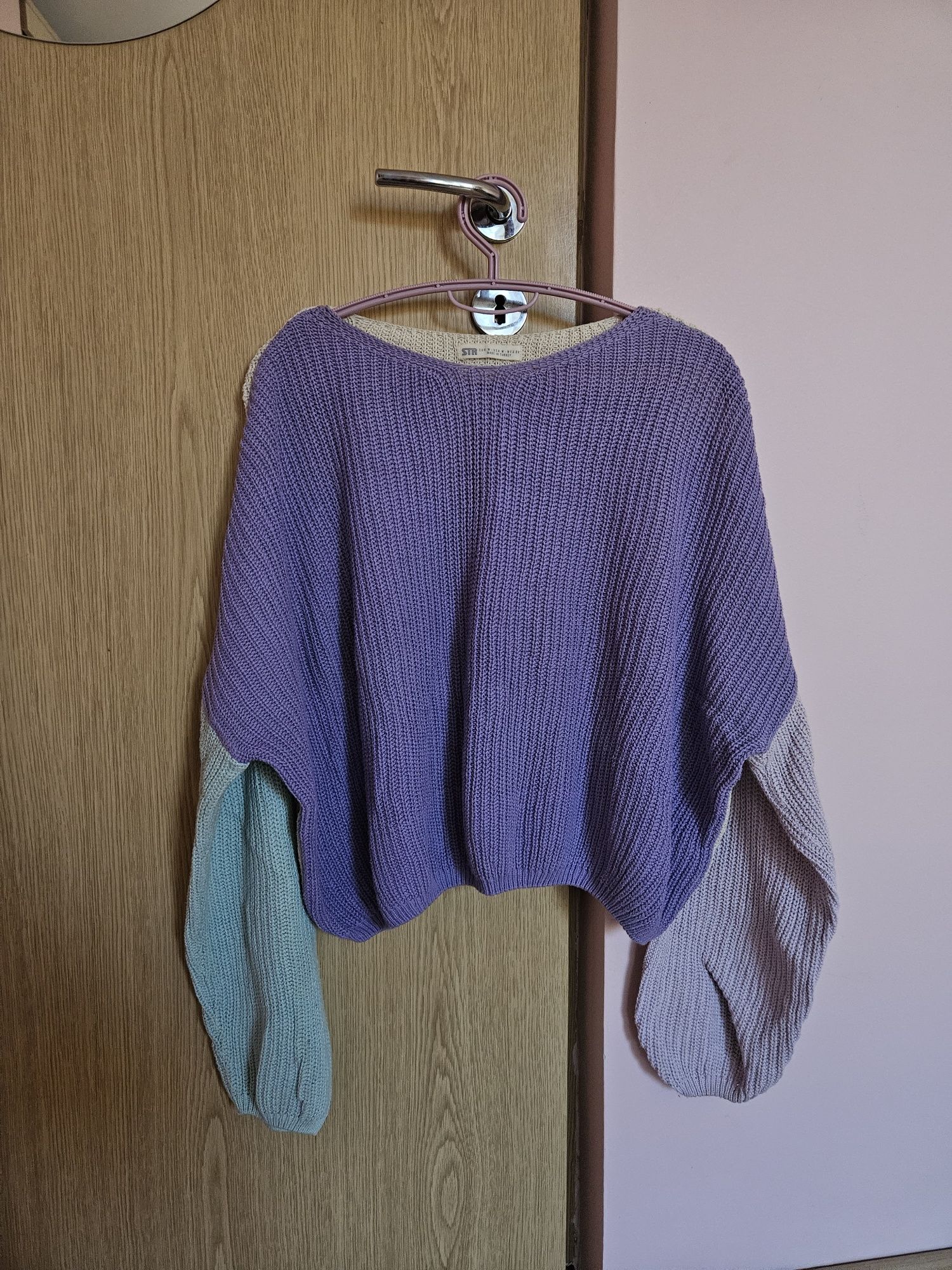 Pulover tricotat în 4 culori