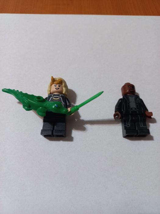 Vând/schimb mini figurina Lego