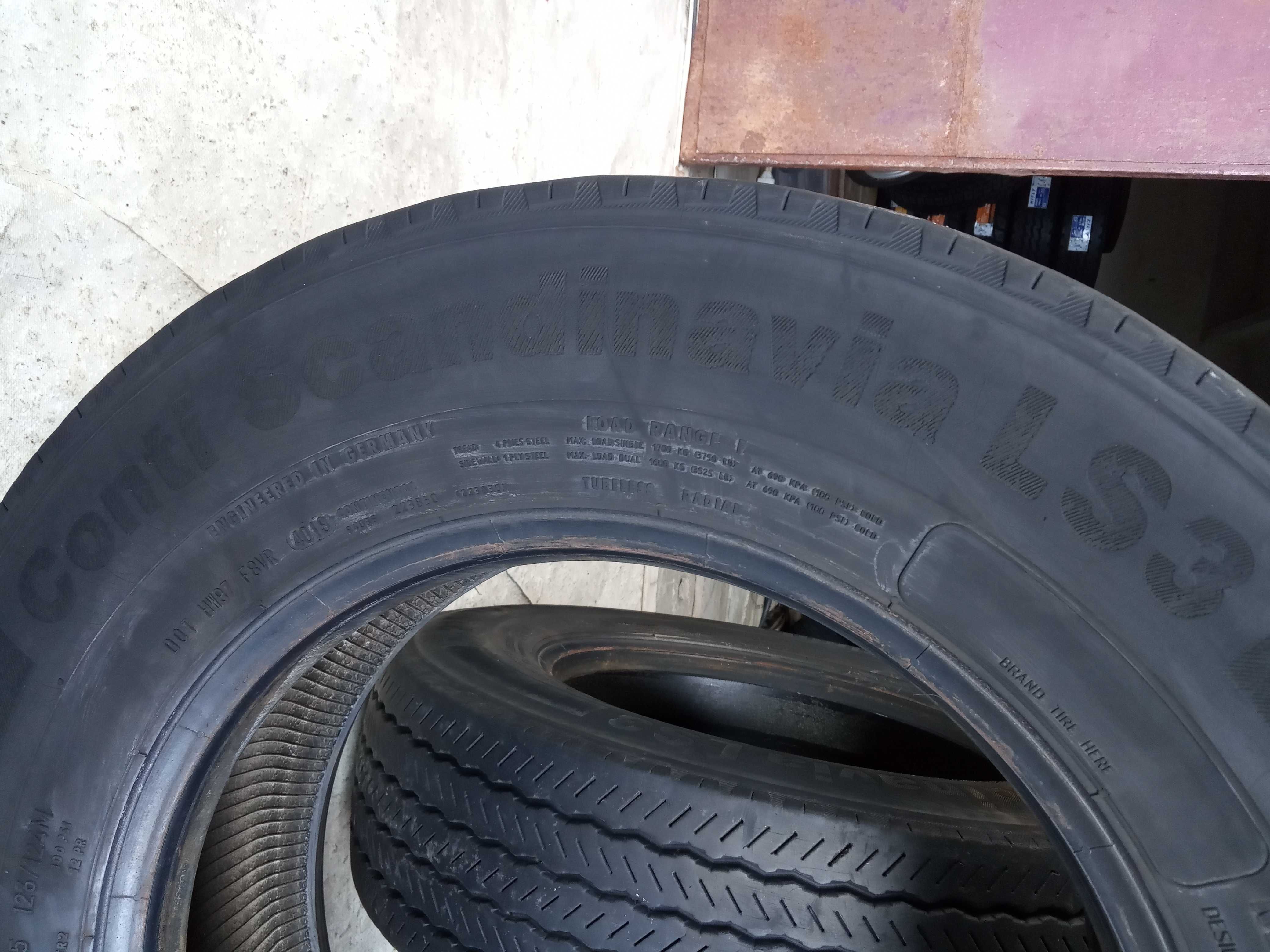 2 тежкотоварни гуми 215/75R17.5 Continental Scandinavia LS3 126M 12PR