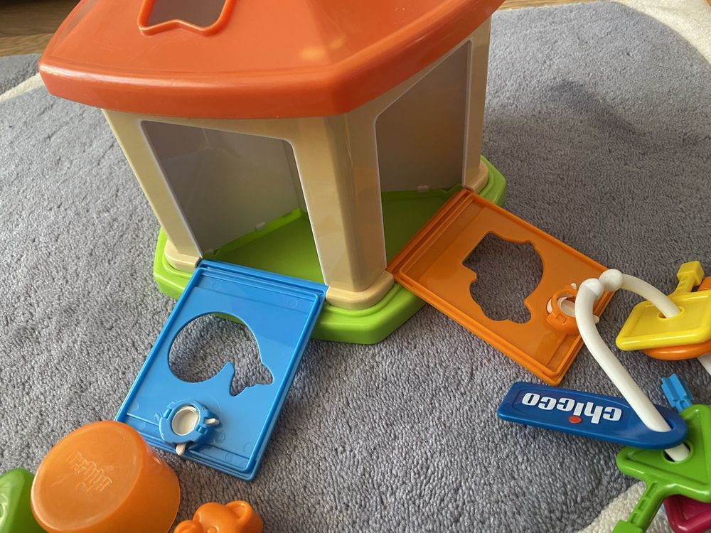 Chicco Бебешка играчка за сортиране *Къщичка с животни*