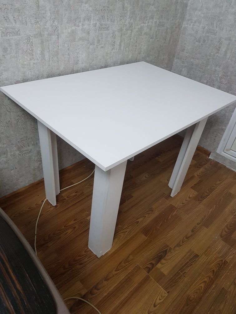 Продам стол кухонный дл 1м шир 70см