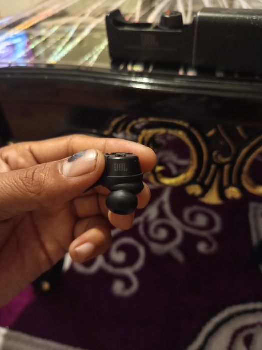 Здравейте продавам слушалки JBL