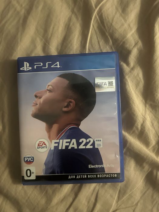 две игры Fifa 22 и NHL 19 , лицензионная