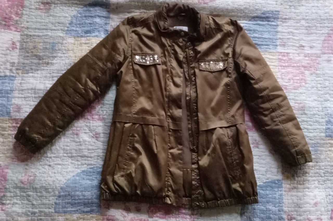 Красивая куртка на 10-12 лет. Производство Турции