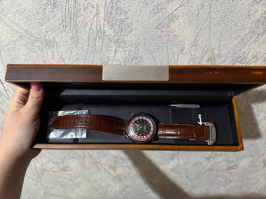 Продаются часы лимитированная коллекция