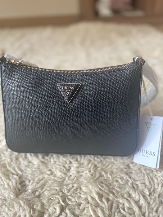 Нова цена/ Дамска черна чанта Guess