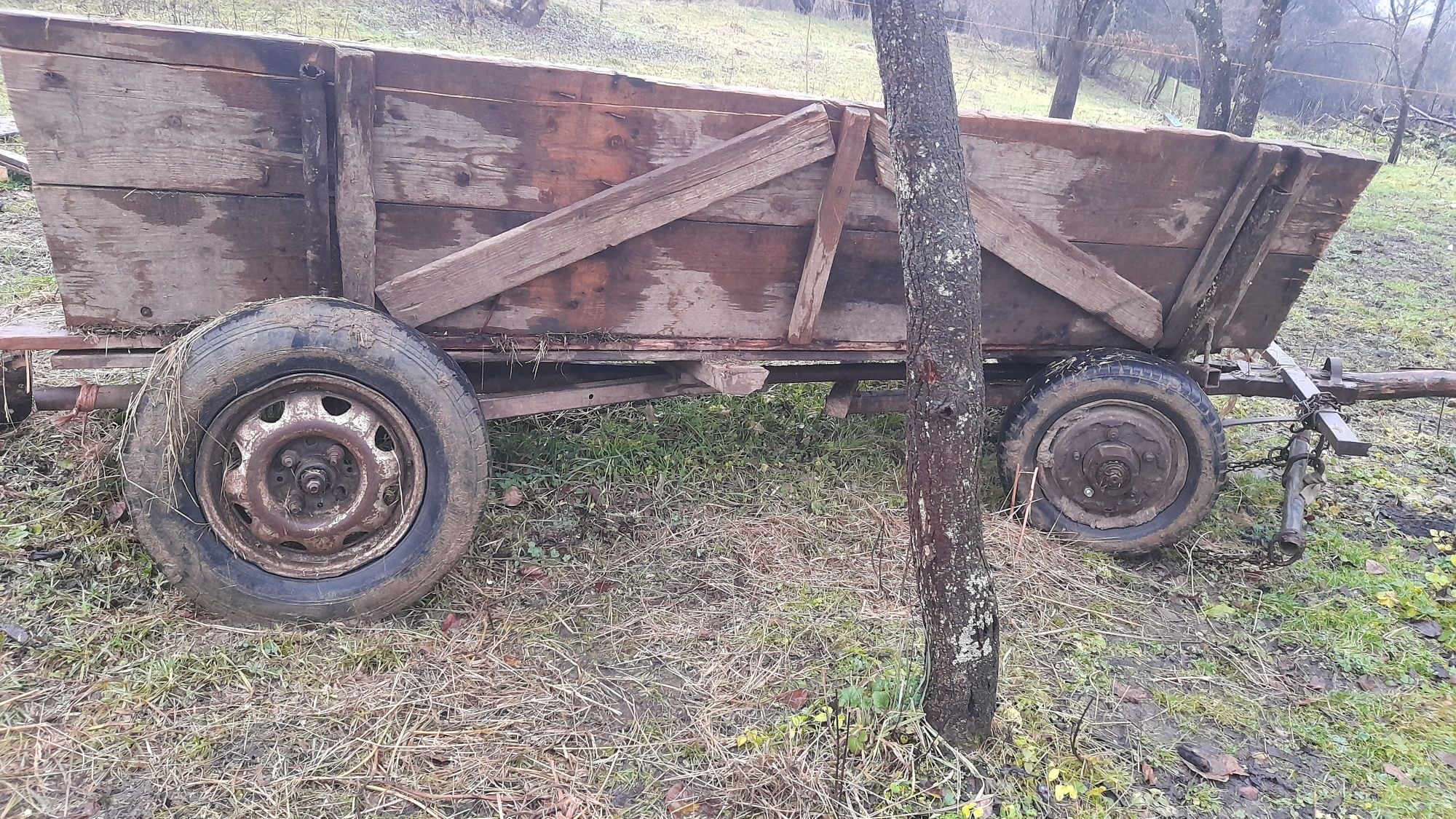 Vând căruță în stare bună