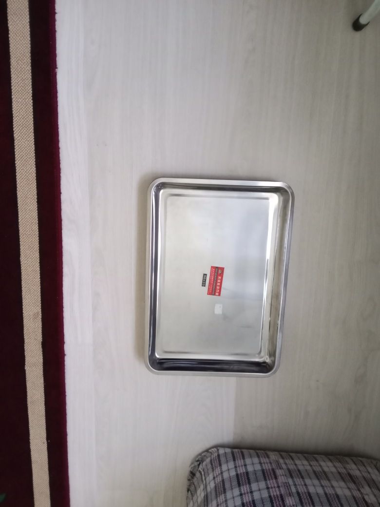 Большие глубокие подносы 2 штуки,срочно