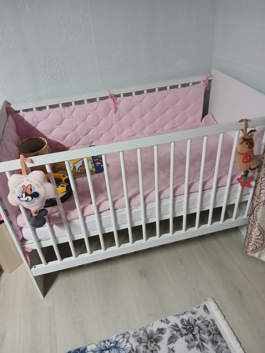 Vând pătuț nou cu tot cu saltea