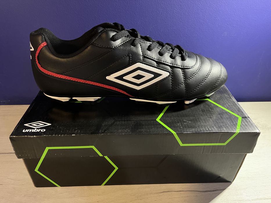 Бутонки Umbro HG black-red-white