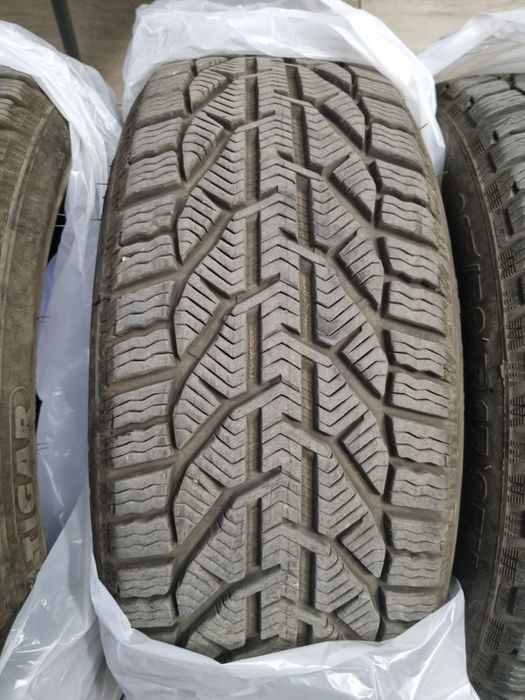 Cauciucuri aproape noi 215 50 17