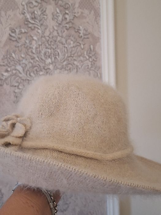 Palarie  de  dama  din  lána