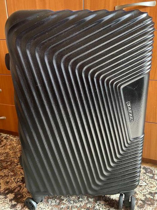 Нов пътнически куфар за багаж