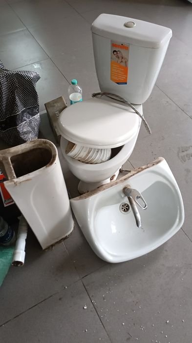 Продам унитаз в хорошем состояние