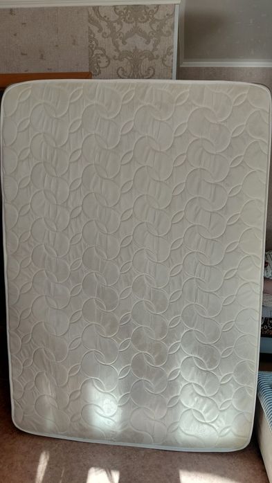 Продам матрас 140×200×22 см, в хорошем состоянии