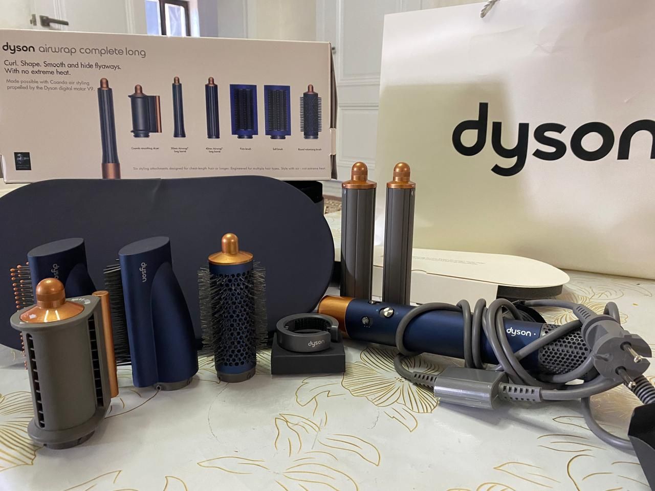 Dyson                        .