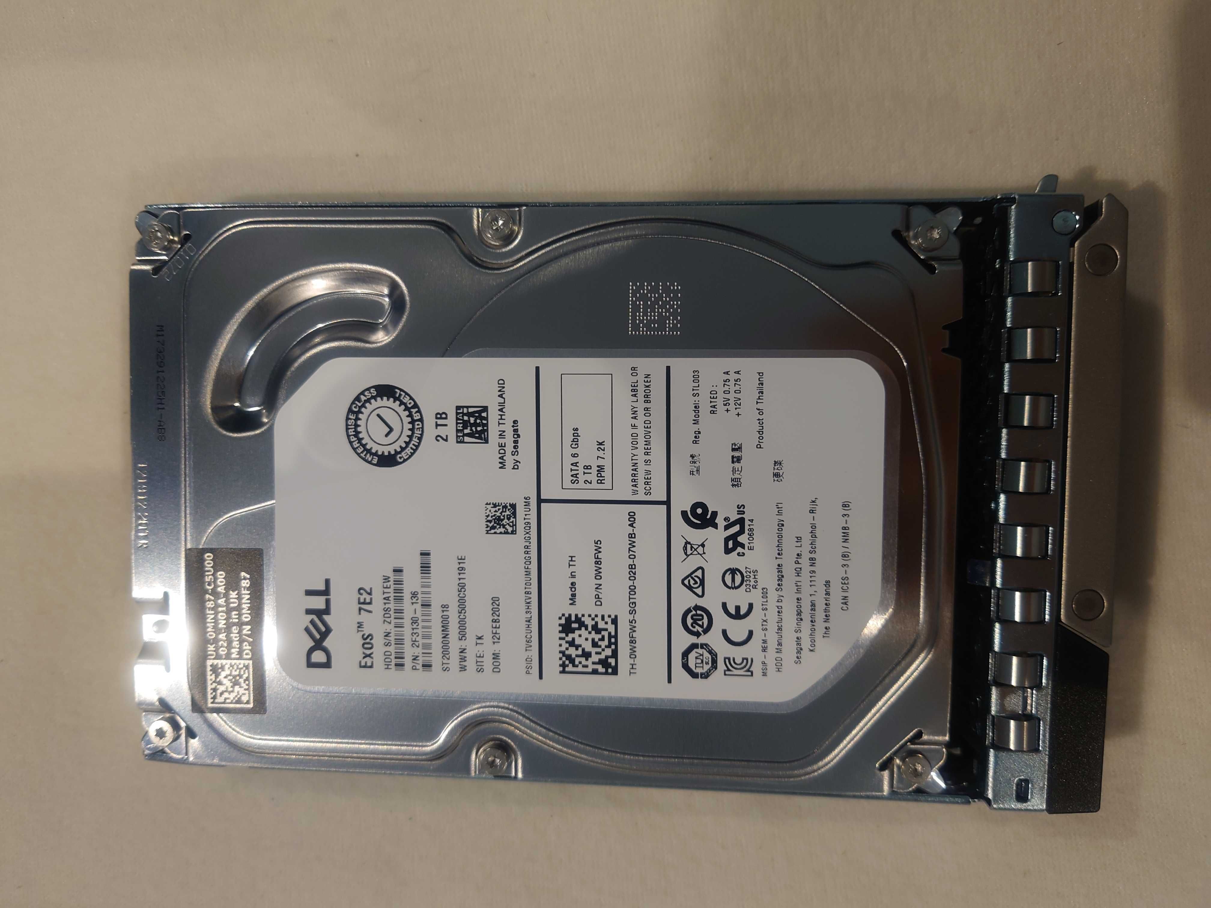 Продавам чисто нов диск 2ТБ 3.5" Seagate Exos првен за Dell