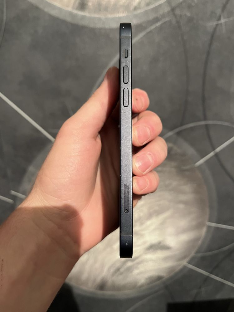 Продам iPhone 12