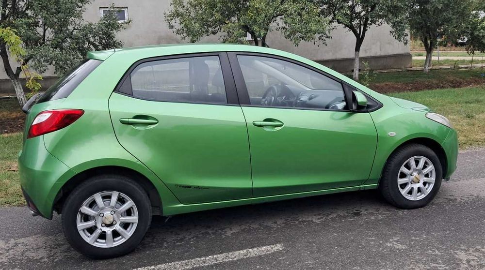 Vand mazda 2 1,3 benzina an 2010