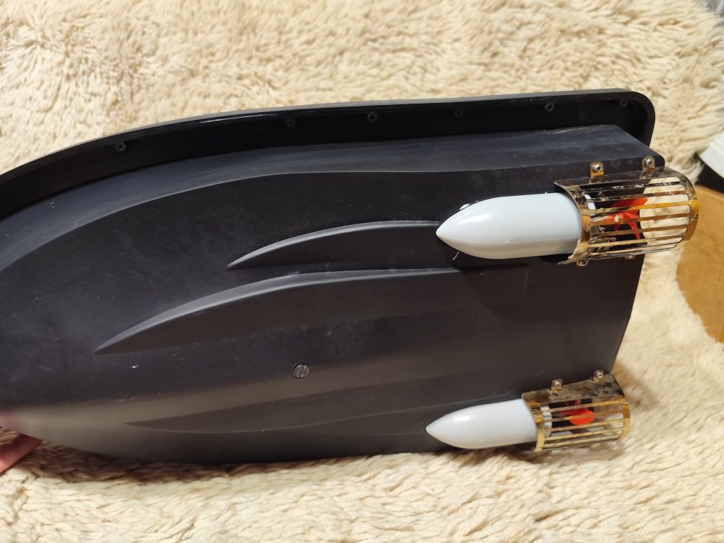 Лодка за захранка T188