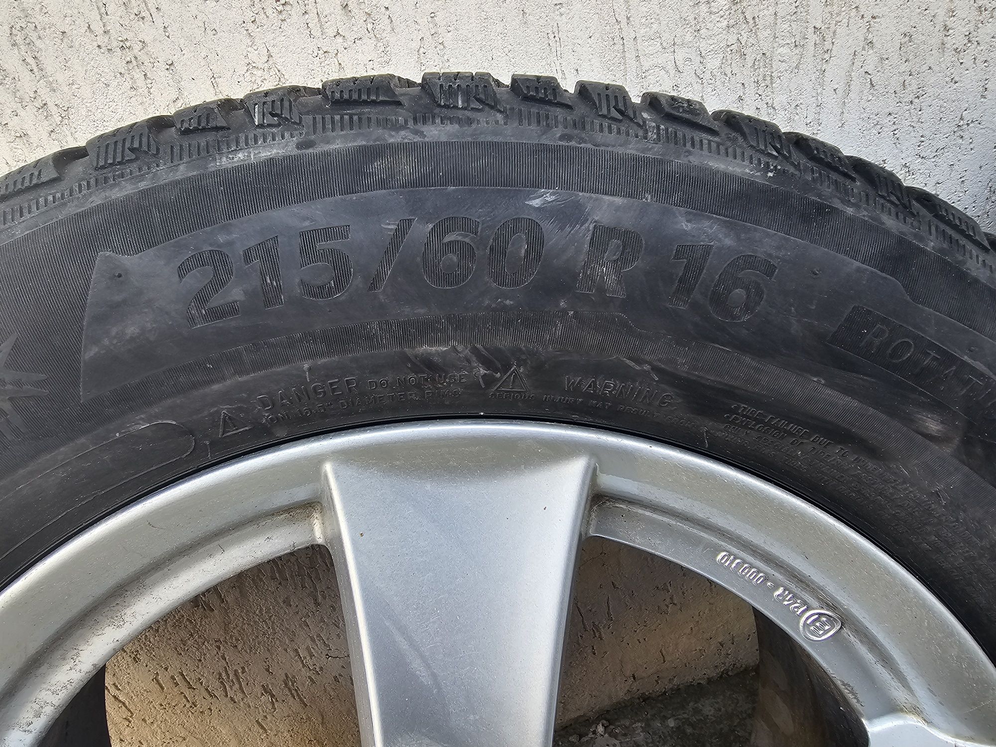 Продавам лети джанти с гуми
