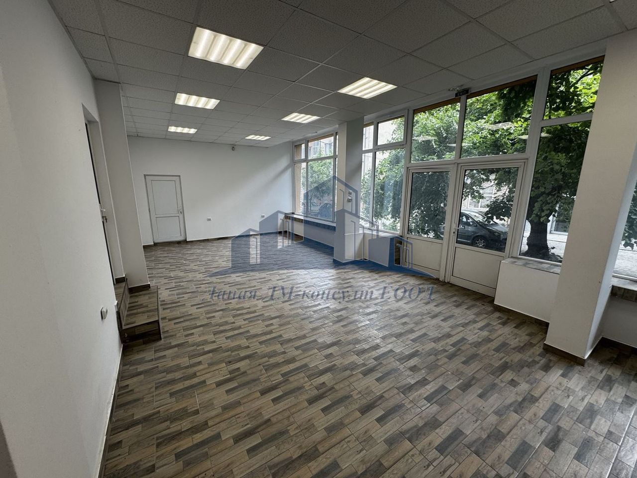 Дава се под наем Офис в Шумен, Център - 65 кв.м за 357 € - Снимка #10