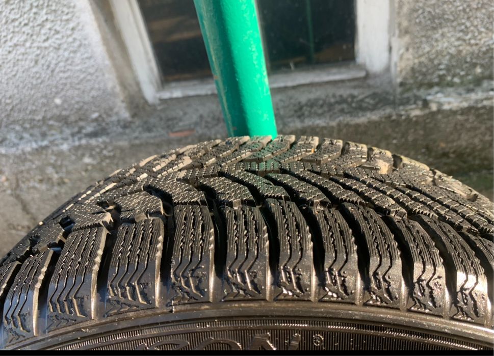 Зимни гуми 225/50/17 на един сезон с оригинални джанти за Ауди