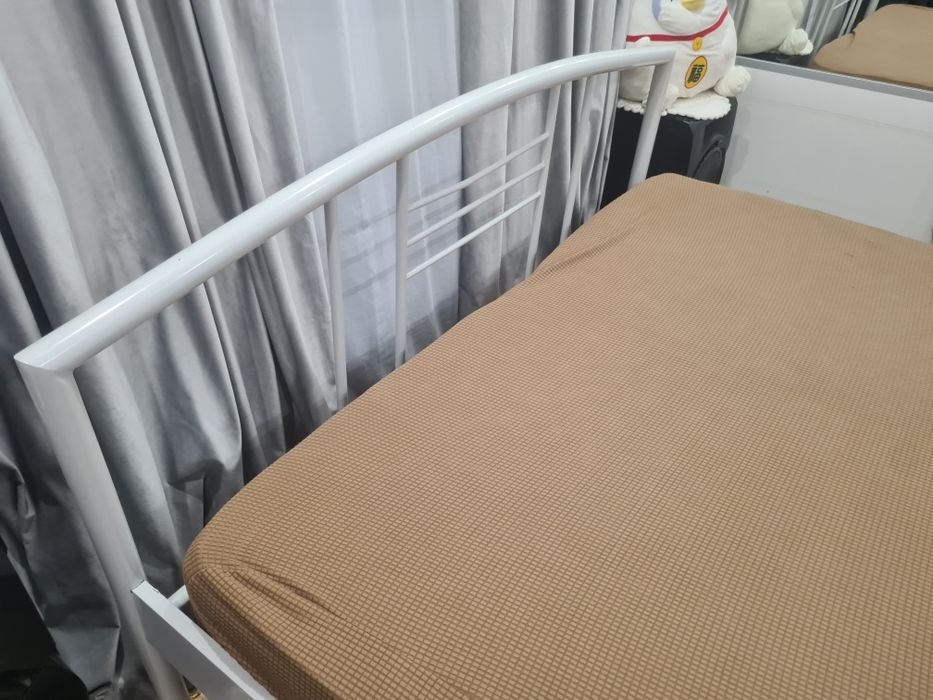 Pat de mijloc dormitor