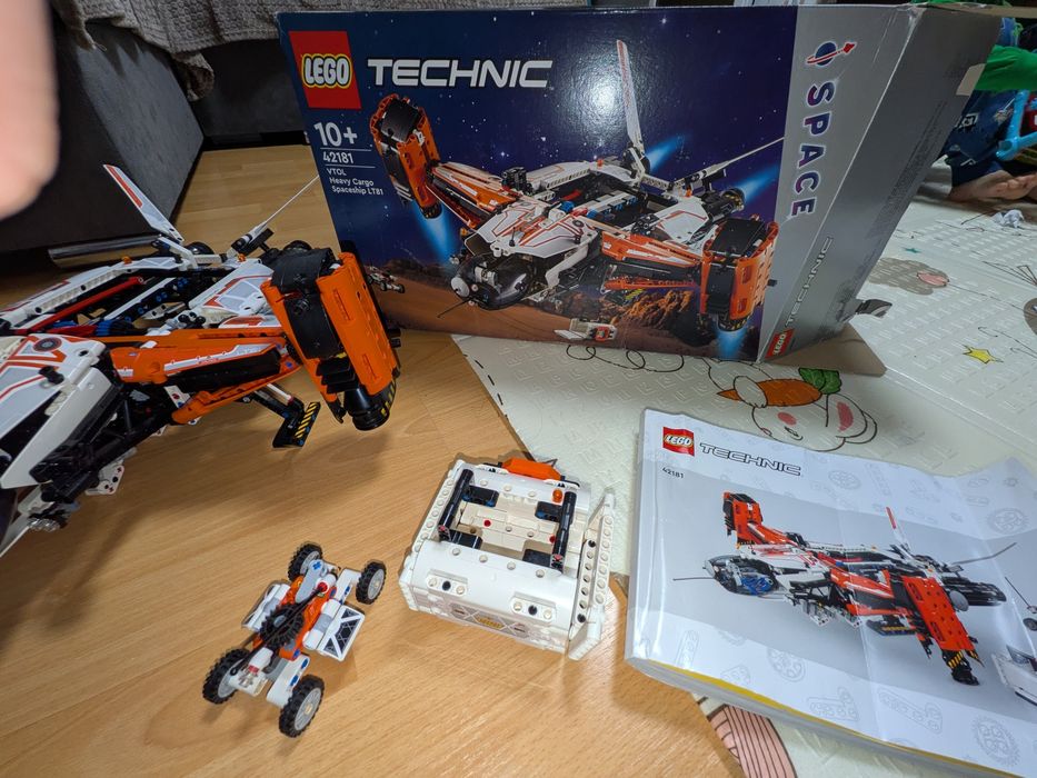 LEGO Tehnic Naveta Spatiala