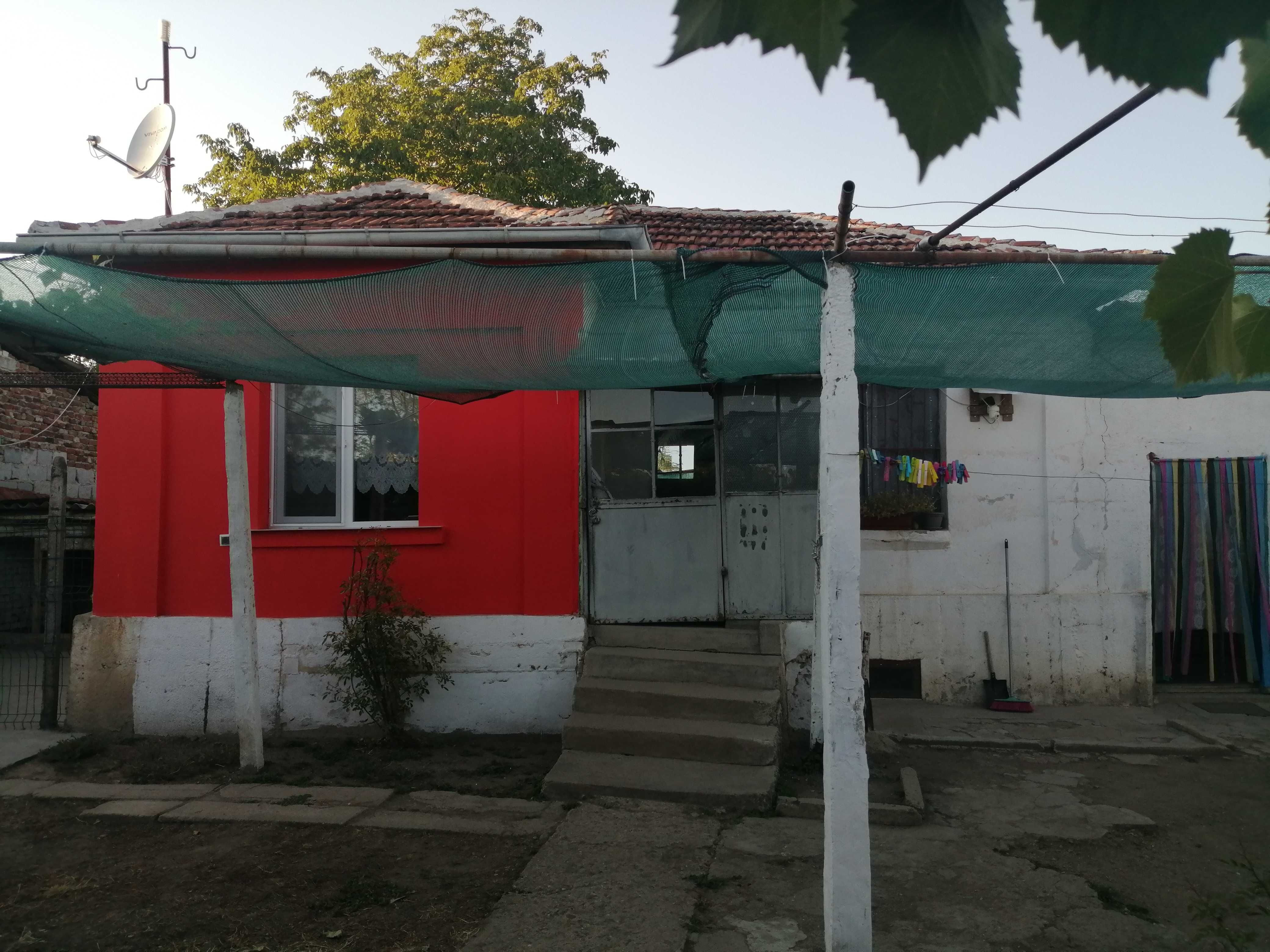 Малка и скромна къща