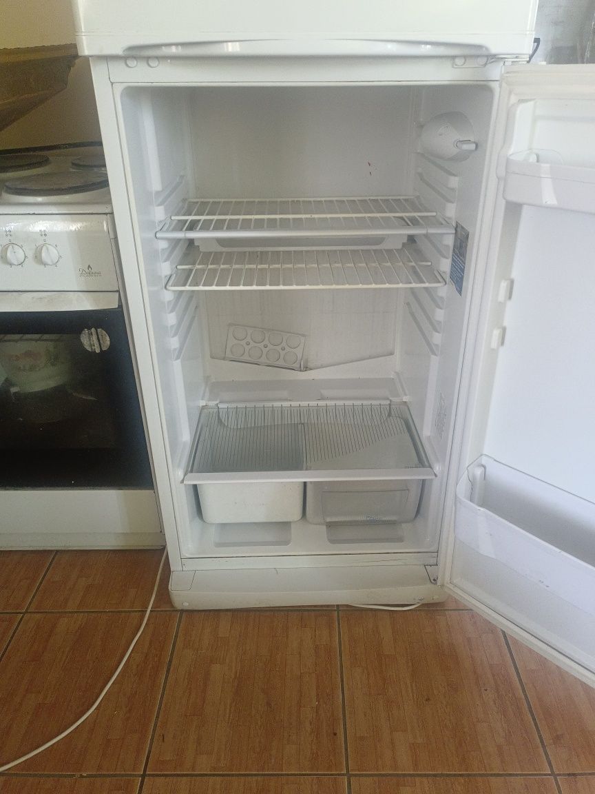 Продается холодильник Indezit
