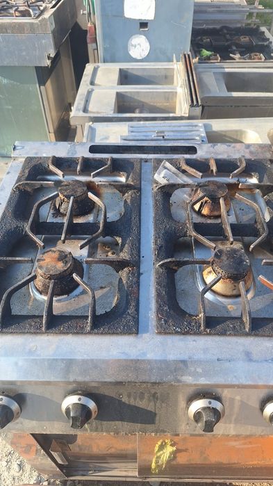 Mașina gătit 4 ochiuri pe gaz sau curent, de.banc sau cu banc